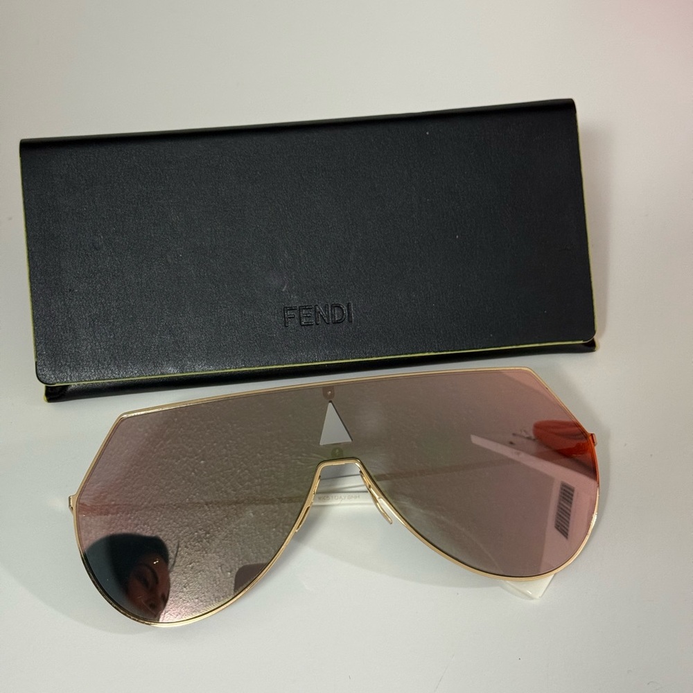 Gucci - Picture 3 of 3